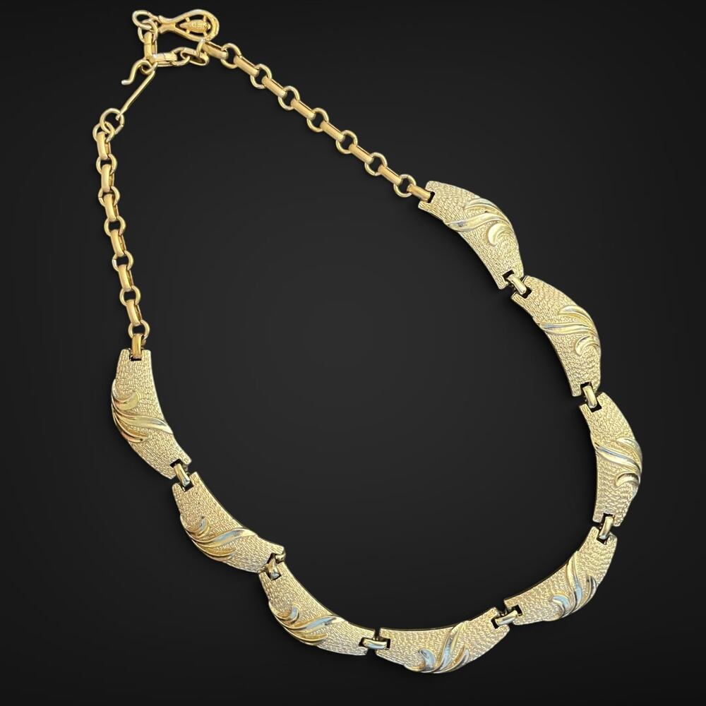 Vintage 1950s Coro Gold Tone Textured Scroll Leaf Panel Collar Necklace